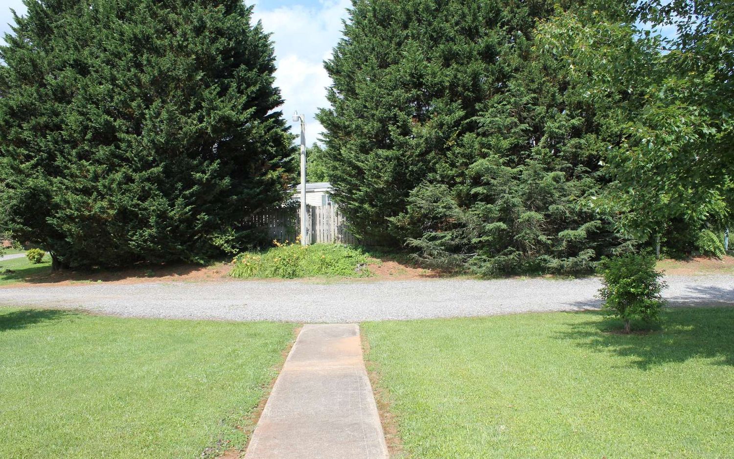 56 W Vineyard Ln, Hayesville, NC 28904